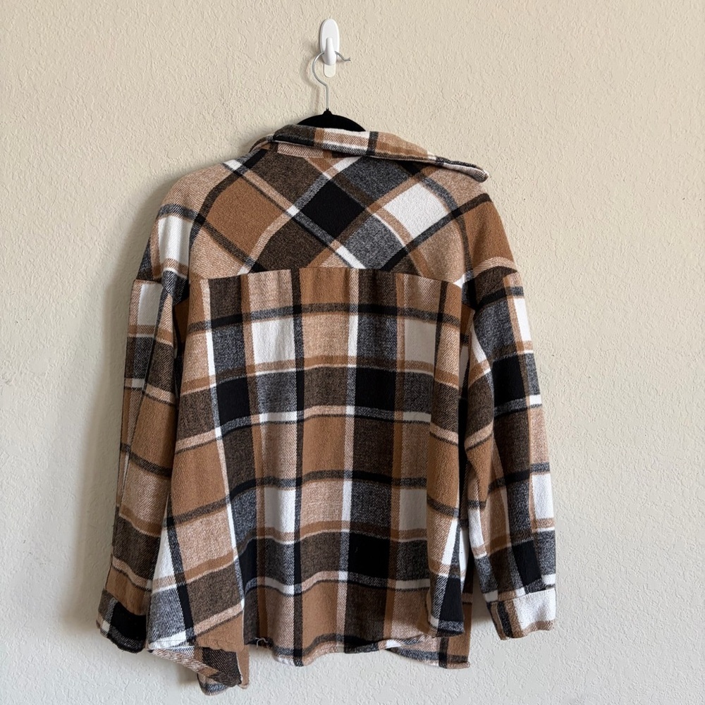 Woman’s Plaid Button-Up shacket size L cozy casual layering chic - Picture 6 of 6